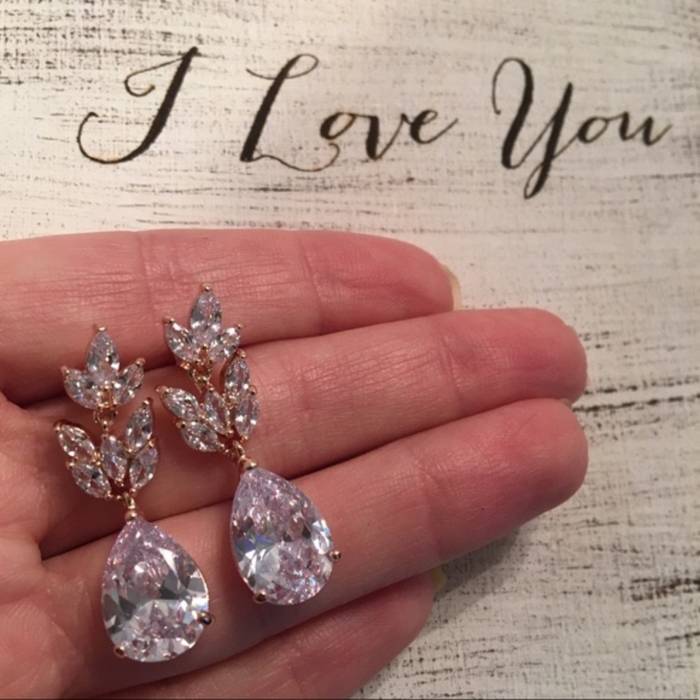 Rose gold leaf drop earrings pear cut - Picture 4 of 5